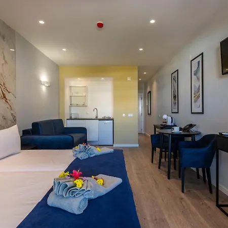 Emeralds By Dk فندق