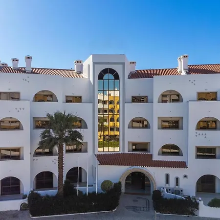 Emeralds By Dk Отель