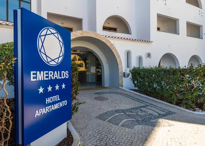 Hotel Emeralds By Dk